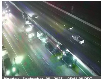 KCBSAMFMTraffic's tweet photo. #Oakland #Interstate880 Southbound at 16th Ave there's a 10-car crash (yes, 10!) that blocks the 2 left lanes, with some cars also along the right shoulder. Traffic's slow from before Jackson. #KCBSTraffic 📸Caltrans https://t.co/38yAIAB69l
