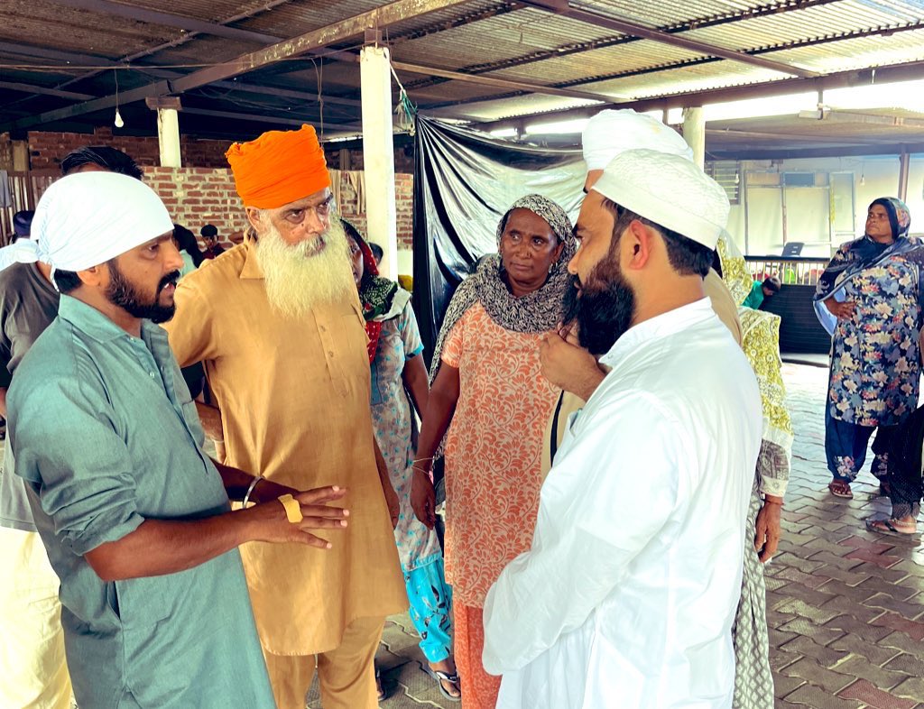 पंजाबी दोस्तों के साथ मिलकर बाढ़ से प्रभावित इलाकों का खुद ने मुआयना करने की कोशिश करी और <a href="/JamiatUlama_in/">Jamiat Ulama-i-Hind</a>  की तरफ़ से कुछ मदद की गई 

<a href="/SoniaDehati/">Sonia Satyaneeta</a> <a href="/GargiRawat/">Gargi Rawat</a> <a href="/yusufpore/">Yusuf A Ahmad Ansari یوسف انصاری</a> <a href="/SirRavishFC/">Ravish Kumar ᴾᵃʳᵒᵈʸ ©</a> <a href="/dhruv_rathee/">Dhruv Rathee</a> <a href="/aajtak/">AajTak</a> <a href="/ndtv/">NDTV</a>