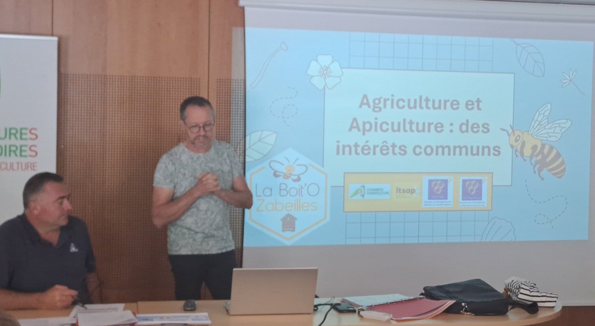 fdsea53's tweet image. [#Apiculture] Dans le cadre du Conseil d&apos;administration @fdsea53, tenu ce jour à @change53, l&apos;intervention de Thierry Cocandeau, apiculteur professionnel à #Courbeveille, permet d&apos;échanger sur une filière relativement méconnue et aux nombreux atouts. @FRSEA_PDL @FNSEA #interapi