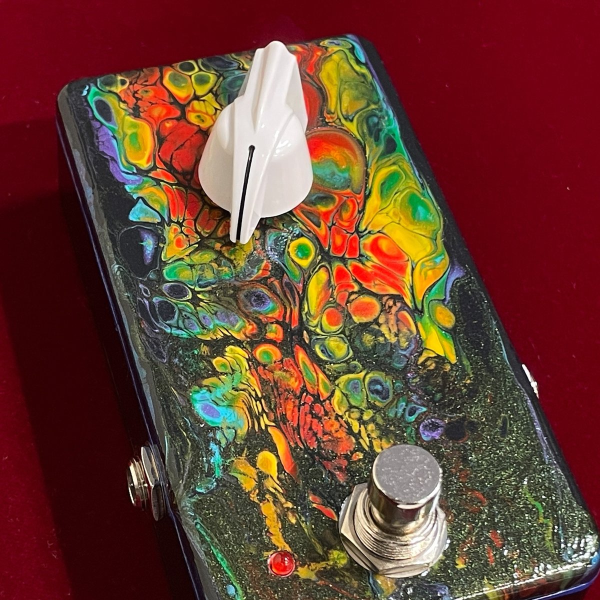 ROCKINN_namba's tweet photo. 【#ロックイン難波】新着入荷!神戸 #TONEBLUE が手掛けるブランド「TRINITY EFFECTS」の新作"LT FUZZ"★第1弾モデルLEGENDARY TONEのパーツを変更してサウンドを大幅にアレンジ!手元で歪みをコントロールする絶品ファズドライバーに仕上がりました!ぜひチェックください★→https://t.co/W6D8tODetd https://t.co/Mfw2hG06l9