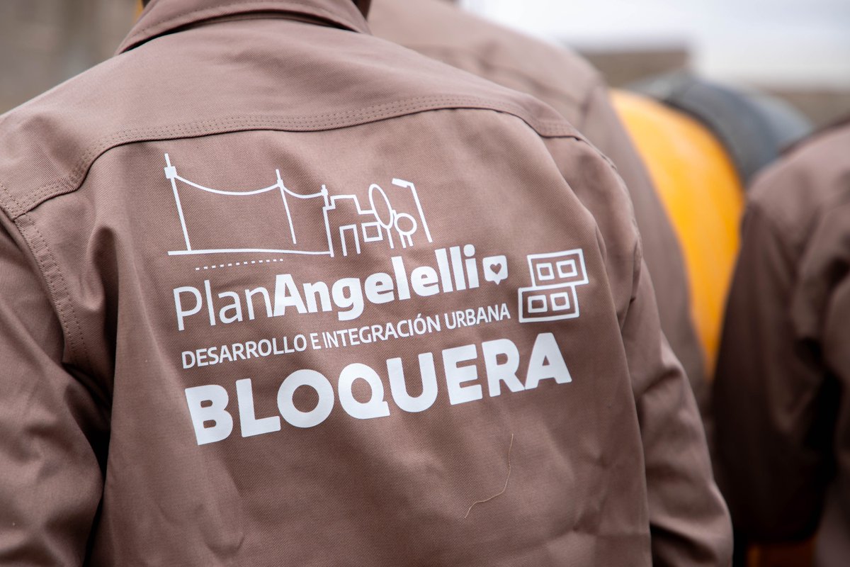 Inauguramos la Bloquera Angelelli, la primera en la provincia, instalada en Aminga, cabecera del departamento Castro Barros.

Un paso más del Plan Angelelli, trabajando juntos por desarrollo y más oportunidades para nuestra comunidad.