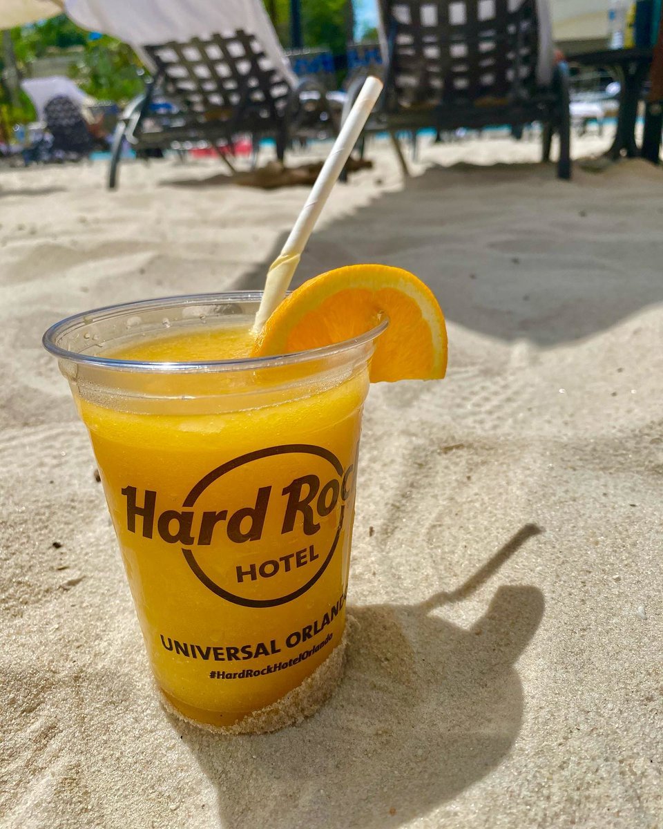 Is it the weekend yet? 🤔☀️🍹 

(Please don't remind us that it's only Monday😅)

📸: @erincothern