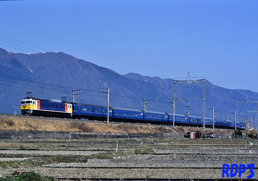 Rdp310Rdp3's tweet image. 田端EF81が西日本まで乗り入れ可能だった頃。
秋田商甲子園応援団臨（HM付）。

2004.3.28及び3.31
9514
EF8192＋24系25型X11
オノワニ＆百山

当時のメモから時刻は
3/28
～雄琴949-1002京都1019-20大阪1047
3/31
～山崎609高槻616-36大阪654

＊3.28はRDPⅢ、3.31はRHPⅢ（＋1）