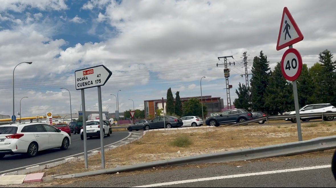 Arranca el curso de atascos en Toledo, mientras el alcalde sigue haciendo turismo de calidad en China 🇨🇳 a costa del bolsillo de los contribuyentes
 
🚨Es urgente ejecutar la ronda sureste con acceso por las Nieves, Vía Tarpeya y Ventalomar para conectar con Azucaica. 
Ahora👇