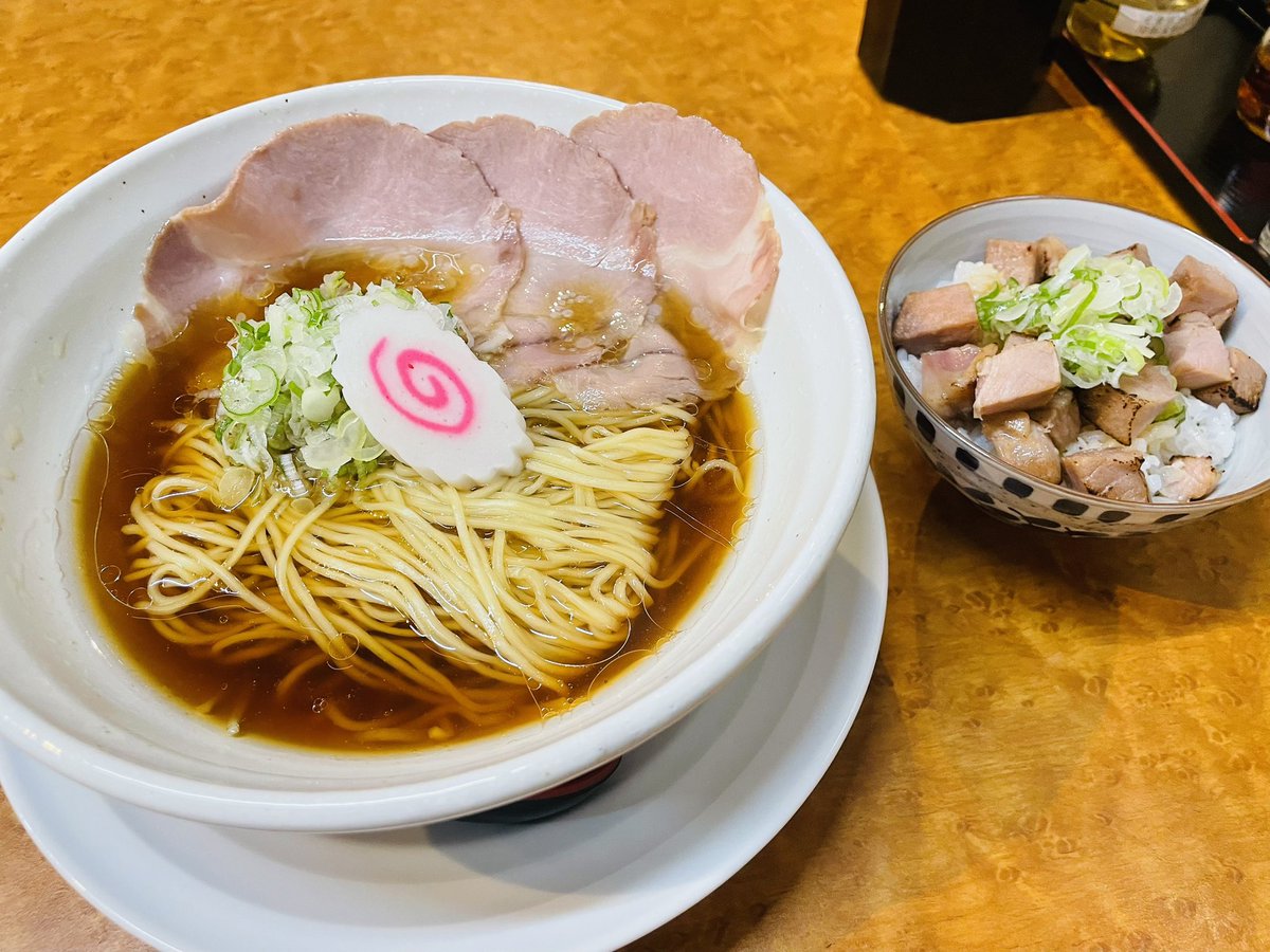 tulip_trees's tweet photo. 朝8時から食べられるの最高だよな。 https://t.co/esx6e8yLLp