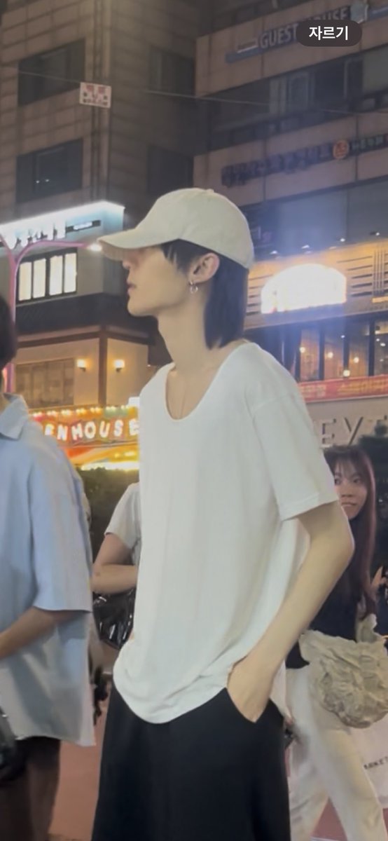 長めの襟足が似合うのは首が長すぎるからってことに気づいて卒倒 神のスタイル