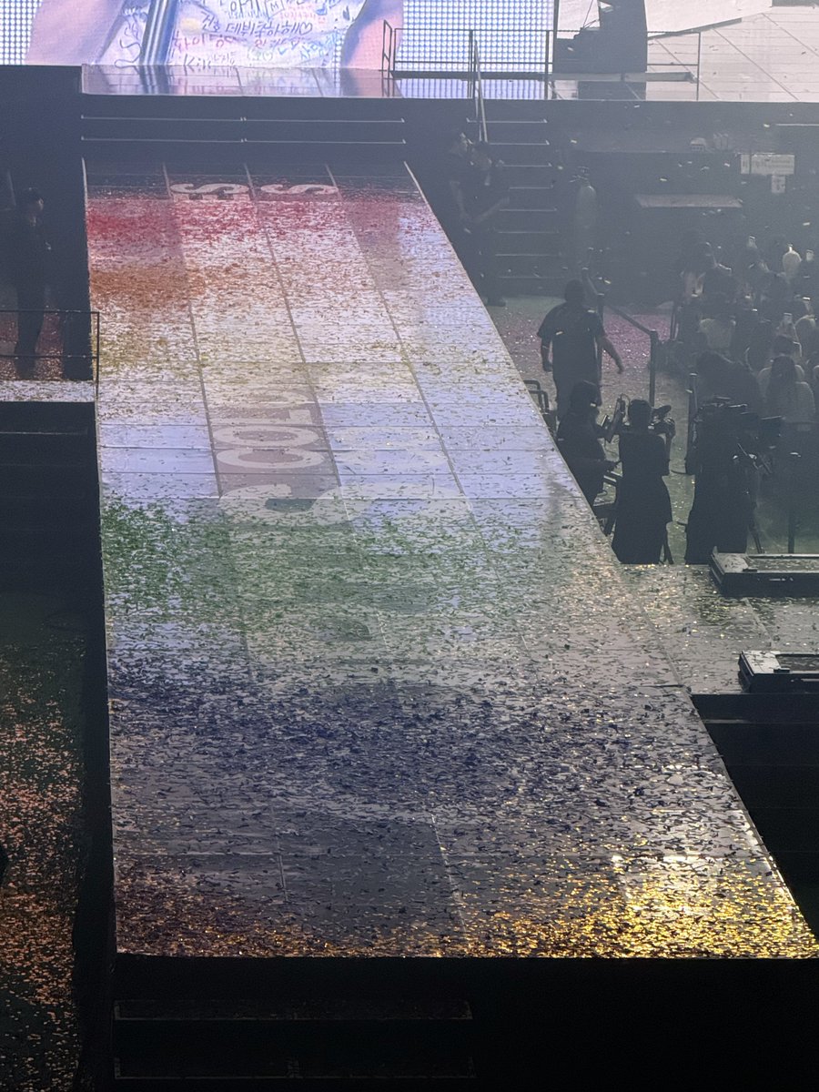 THE RAINBOW CONFETTI DAMN🥹💖