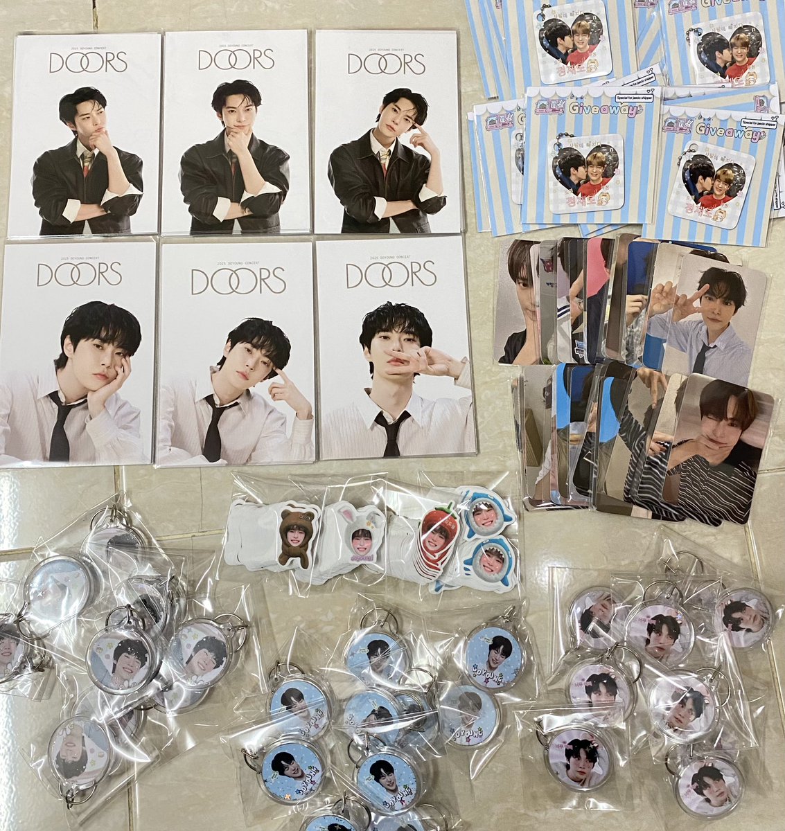 🎀✨Giveaway 🐰🍀🩵
౨ৎ⋆. doors🚪in bangkok ꕀ .*  

✳︎ 26 set / only : random

⁺◦𐙚 special for #jaedo shipper 𐙚 ⁺◦
- photo keychain 

location : thunder dome 
date : 14 sep 2025
time : tba

#DOYOUNG_Doors 
#DOYOUNG_Doors_in_BANGKOK