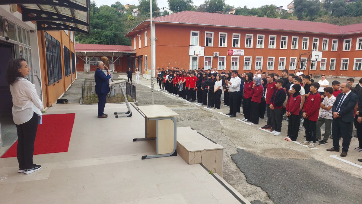 Perşembe İlçe Milli Eğitim Müdürlüğü (@ilcepersembe) on Twitter photo İlçe Milli Eğitim Müdürümüz Sayın Murat ÇULFAZ Şube Müdürlerimiz Sayın Mustafa EREN ve Erdal YAZAN, Perşembe Anadolu İmam Hatip Lisesinde öğrencilerle bir araya gelerek yeni dönemin heyecanını paylaştı. <a href="/Ordu_MEM/">Ordu İl Millî Eğitim Müdürlüğü</a>
<a href="/mfvargeloglu/">MEHMET FATİH VARGELOĞLU</a>
<a href="/culfazmurat/">Murat Çulfaz</a> İlçe Milli Eğitim Müdürümüz Sayın Murat ÇULFAZ Şube Müdürlerimiz Sayın Mustafa EREN ve Erdal YAZAN, Perşembe Anadolu İmam Hatip Lisesinde öğrencilerle bir araya gelerek yeni dönemin heyecanını paylaştı. <a href="/Ordu_MEM/">Ordu İl Millî Eğitim Müdürlüğü</a>
<a href="/mfvargeloglu/">MEHMET FATİH VARGELOĞLU</a>
<a href="/culfazmurat/">Murat Çulfaz</a>