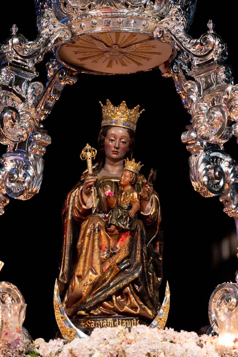 Hoy felicitamos a nuestra patrona Santa María de la Victoria (<a href="/StaMVictoriaMLG/">Santa María de la Victoria</a>), deseando a nuestros hermanos una fructífera procesión donde la Virgen bendiga al pueblo malagueño en su regreso al Santuario.  #CofradíasMLG