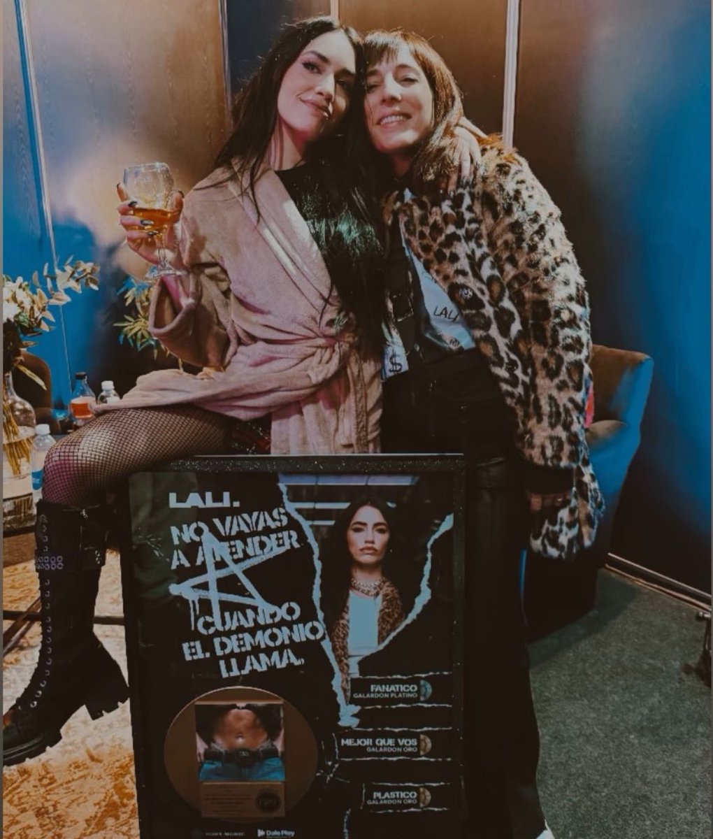 LaliDataOk's tweet image. — ‘NO VAYAS A ATENDER CUANDO EL DEMONIO LLAMA’ es certificado DISCO de ORO 📀
• ‘FANÁTICO’ PLATINO 💿
• ‘MEJOR QUE VOS’ ORO 📀
• ‘PLÁSTICO’ ORO 📀