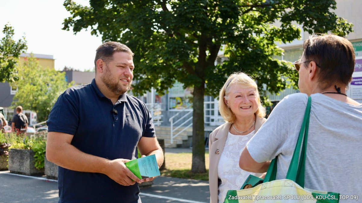 kducsl's tweet photo. 📍Dnes odpoledne spolu v Přerově. Plno. Děkujeme, že jste nás přišli podpořit.
Je nás víc, než se zdá! Teď jde o Česko!🇨🇿
#lidovci #kducsl #prerov #spolu #cesko https://t.co/9W80M5buxW