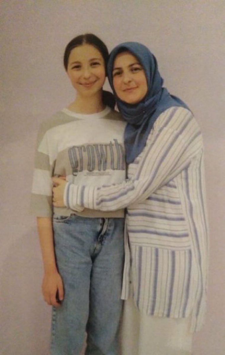 KHK'lı Fizik Öğretmeni Melek Gelir, işini, özgürlüğünü ve   15 yaşındaki kızı Sümeyra'yı kaybetti. Bolu Cezaevinden yazdığı mektupta yüreğindeki evlat acısını satırlara döktü:

"Ben ölünceye kadar yüreğimin yangını geçmeyecek, biliyorum. Yavrumla bu dünyada kavuşmak nasip olmadı.