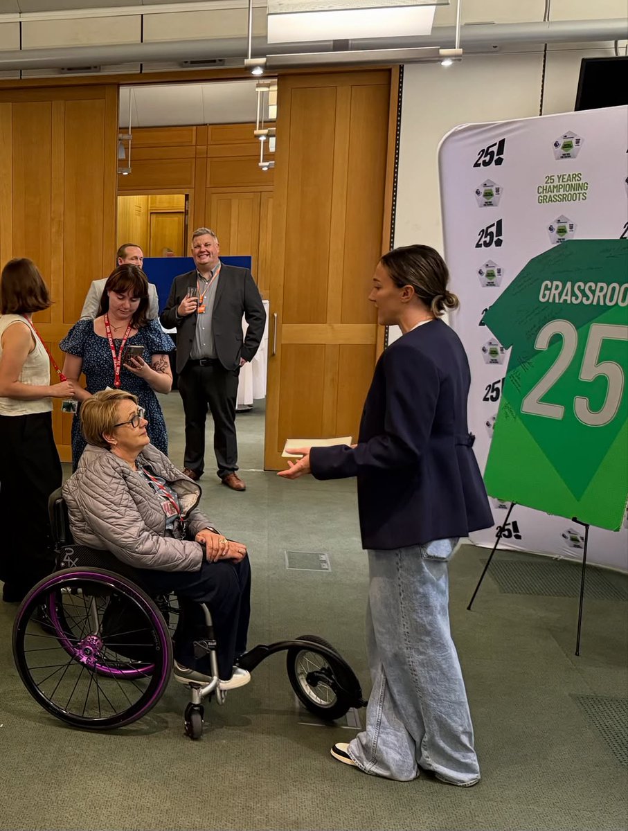 laez_11's tweet photo. 📸 Más fotos de Lucy Bronze en el evento de hoy https://t.co/n8vjZujpLJ