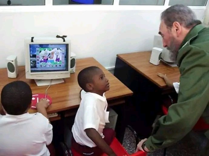 #PinardelRío Felicidades a los trabajadores de los Joven Club de Computación y Electrónica, reciban el abrazo este 8 #septiembre