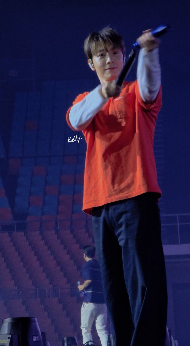 🐶

#LEEDONGHAE
#李東海
#이동해 
#SUPERJUNIOR
#SUPERSHOW10 

<a href="/donghae861015/">Super Junior 이동해</a>