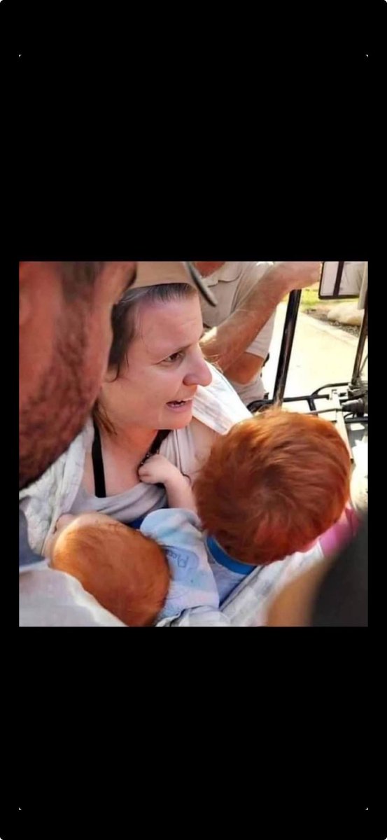 Cette photo restera dans l’histoire du peuple juif et témoignera que si Israël n’est pas fort et uni c’est une nouvelle extermination qui le guette quand ses défenses s’écroulent… Mais cette leçon est aussi valable pour l’Europe face au danger de l’islamisme radical..
Les Bibas.