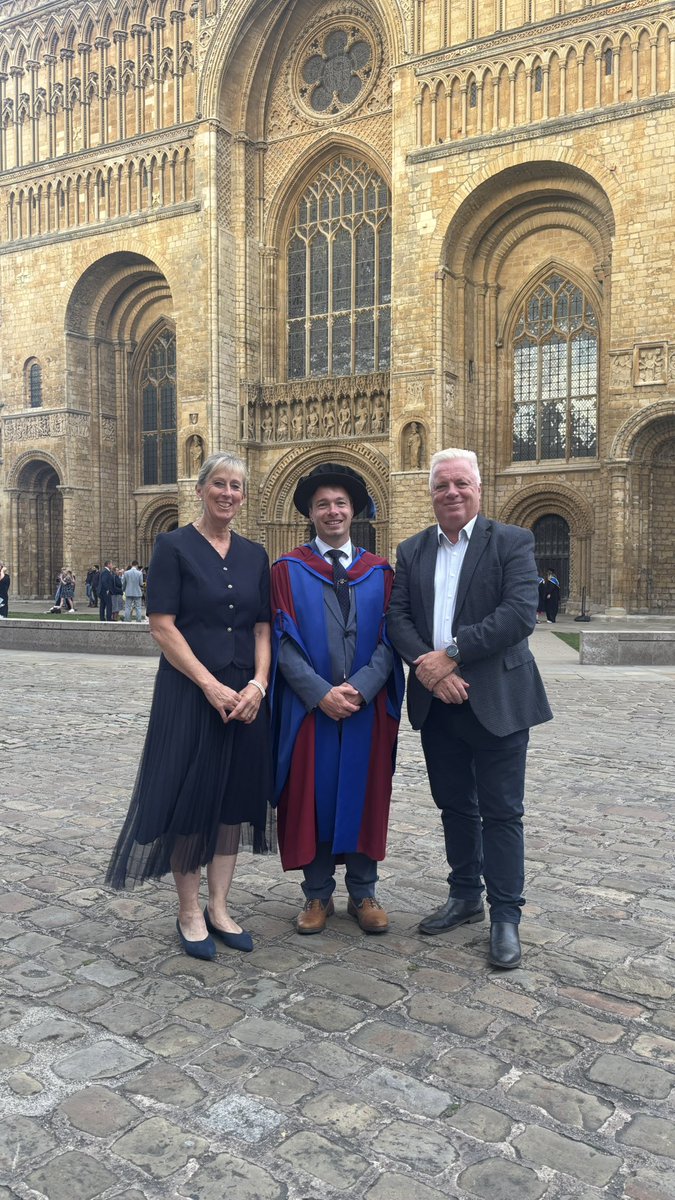 JonathanSmith63's tweet image. Standby, Dr in the house. Well done Son, very proud of you  💙