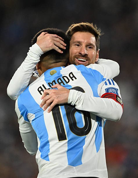 PasionFortinera's tweet photo. 🇦🇷 Thiago Almada jugará con la camiseta 10 de la Selección Argentina ante Ecuador ante la ausencia de Leo Messi.

🔟 El heredero, de #Vélez para todo el mundo. https://t.co/QapwKbM6AO