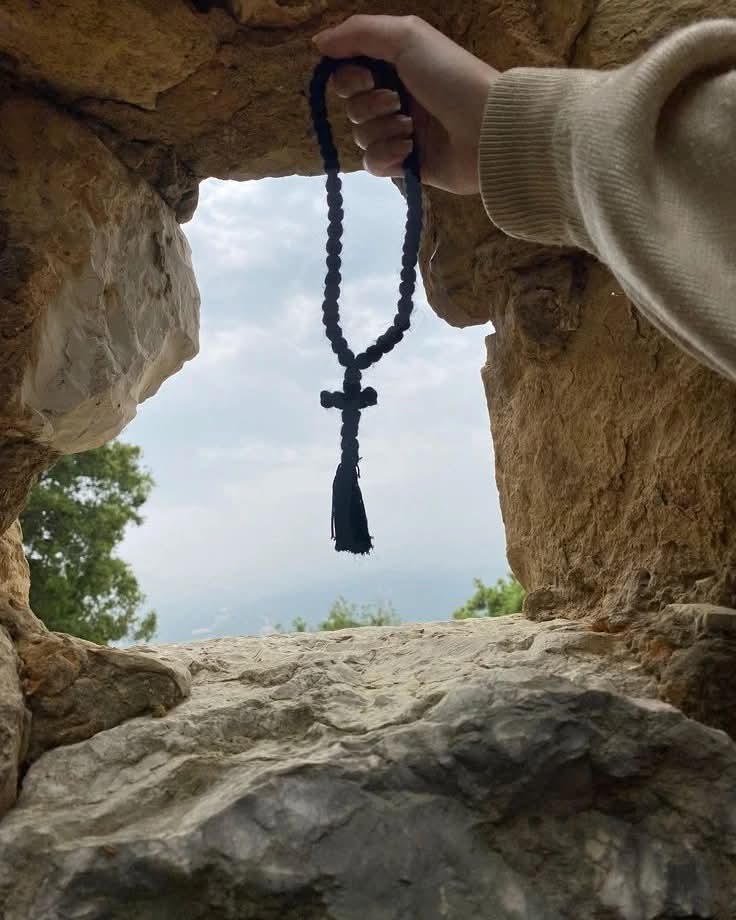 Regardez vers le ciel, et veillez à ce que chaque pas dans votre vie soit un pas vers le ciel.

- Saint Théophane le Reclus