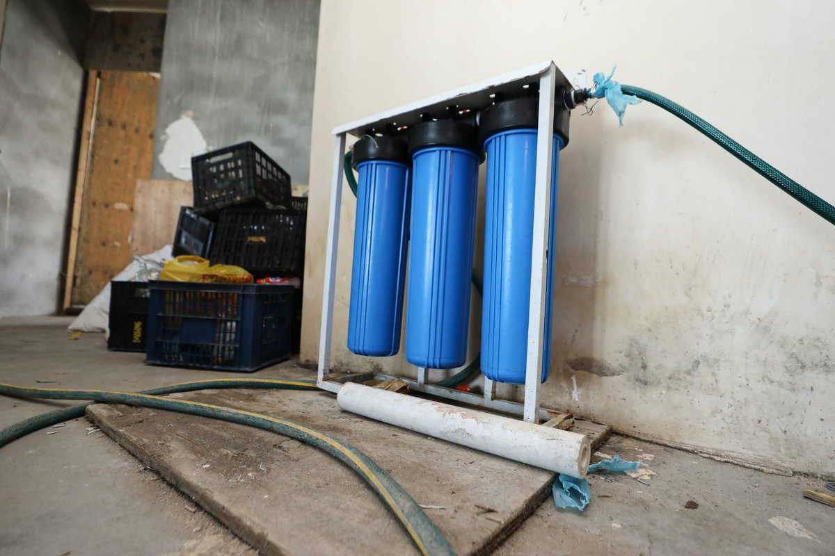 [BREAKING NEWS] Police raided an illegal alcohol plant in Klapmuts on Monday, seizing ethanol, ten 1000-litre containers, bottles, and liquor-making machines. 

Seven Somali nationals, five men aged 25 to 43 and two women aged 20, were arrested for contravening the Liquor Act.