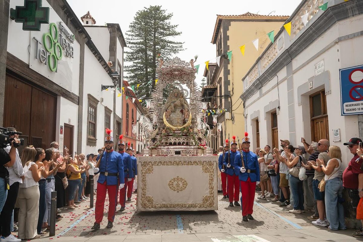 Canarias_Vive's tweet image. #SentirElPino|| La celebración oficial del Día del Pino congrega en Teror un año más a las máximas autoridades.
facebook.com/share/p/1AxPGB…
#ElPino2025 #Teror #GranCanaria #CanariasVive