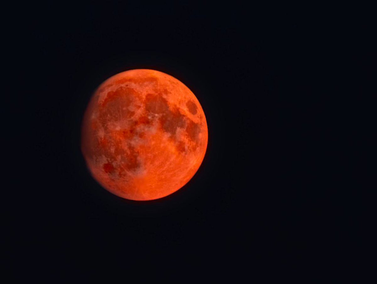 Какую луну украл, ой сам сфотографировал 😇