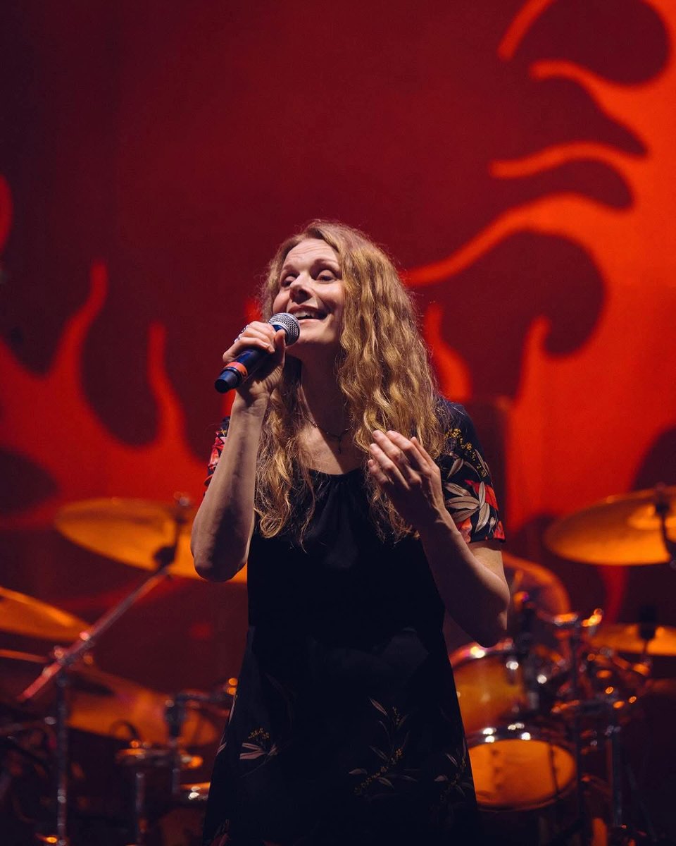 Kari Rueslåtten🎵🎤 #KariRueslatten ❤ @kari_rueslatten
Bands: #The3rdAndTheMortal 🤘 #Storm🤘 #TheSirens 🤘
open.spotify.com/playlist/2kICA…