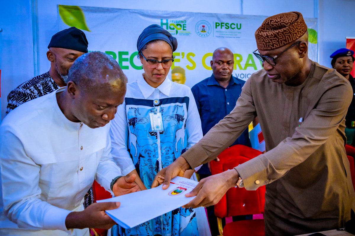 pfscu_ng's tweet image. Today at the Government House, Ado-Ekiti, the 2025 Wet Season Agricultural Insurance Policy was handed to Gov. @biodunaoyebanji 
Ekiti state becomes the first state under the NAPM framework to embrace risk mitigation as a tool to protect farmers
@ekitistategov 
#MondayMotivation