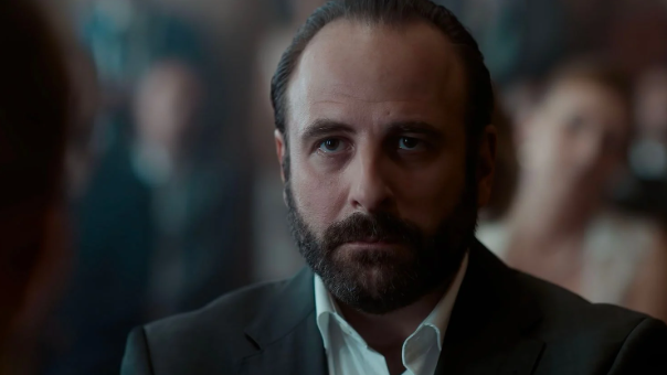 #VincentMacaigne, un acteur à part. eparses-mylene.blogspot.com/2016/07/vincen… Photo: #MugangaCeluiQuiSoigne (2024), réalisé par Marie-Hélène Roux.