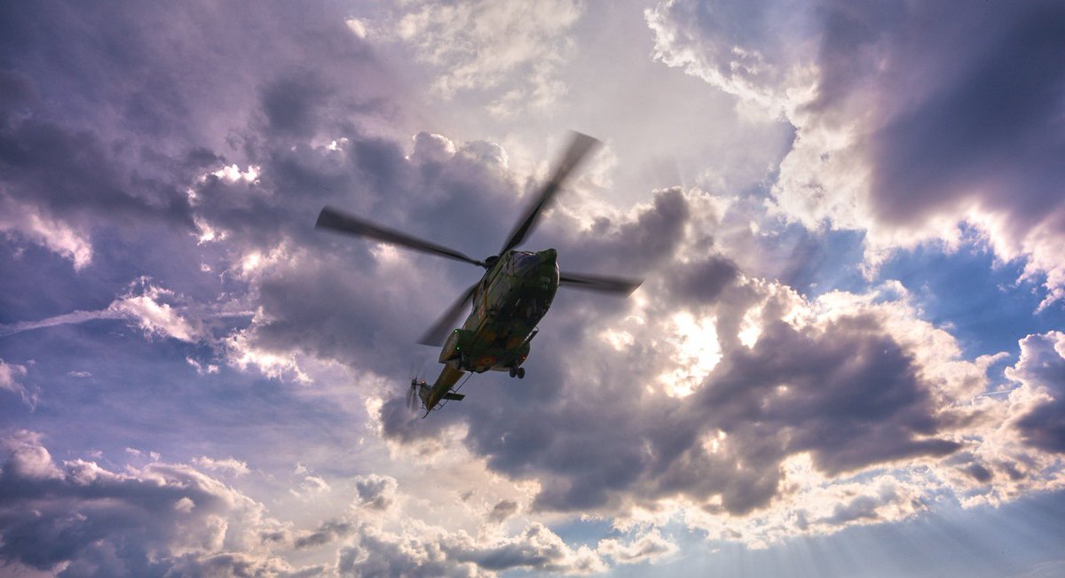 euforbih's tweet image. 🚁 🇪🇺EUFOR Aviation kicked off its first joint training of the year with medical teams from the 🇧🇦Sarajevo University Clinical Center.  
Day &amp;amp; night reconnaissance flights and real-time coordination boosted readiness for MEDEVAC missions. 
#EUFORBiH #StrongerTogether #MEDEVAC