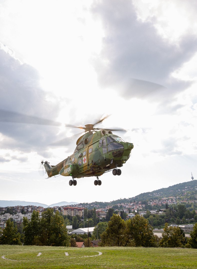 euforbih's tweet image. 🚁 🇪🇺EUFOR Aviation kicked off its first joint training of the year with medical teams from the 🇧🇦Sarajevo University Clinical Center.  
Day &amp;amp; night reconnaissance flights and real-time coordination boosted readiness for MEDEVAC missions. 
#EUFORBiH #StrongerTogether #MEDEVAC