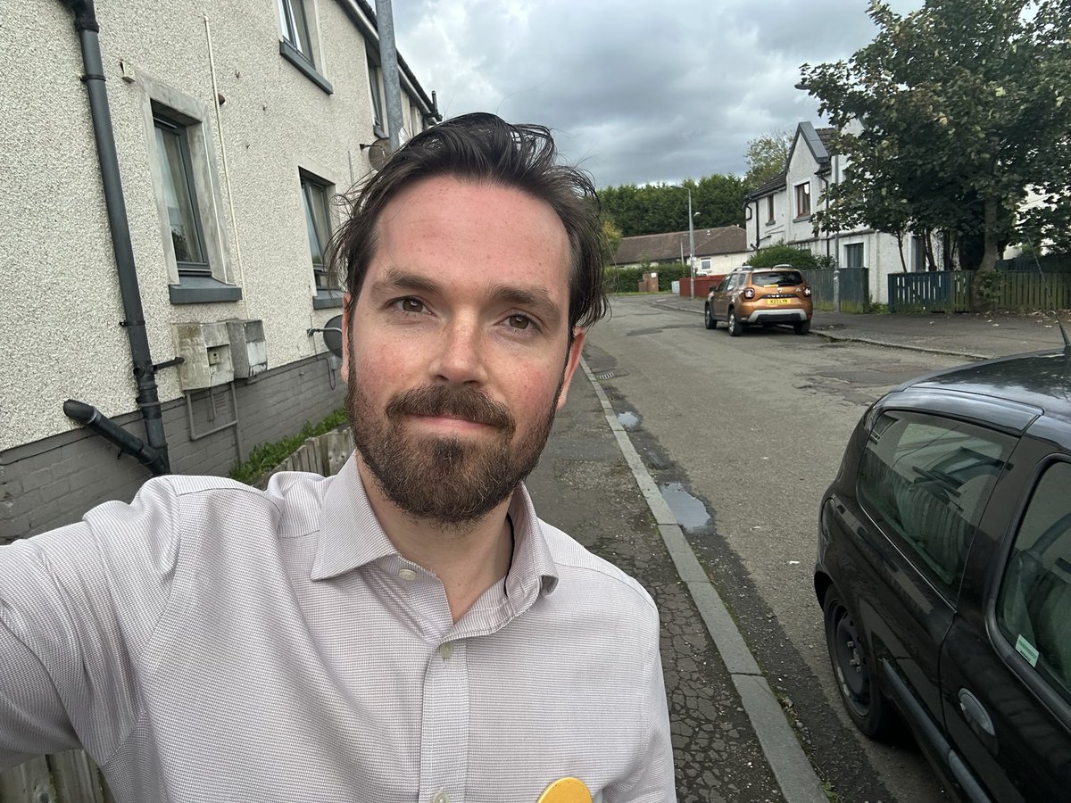 Good conversations with folk in Hillhead tonight. People are fed up with politics and the rising cost of food &amp; fuel.

I can’t promise to fix everything, but I’ll keep knocking on doors, listening, and acting on your behalf.

👉 edlibdems.org.uk/adam/contact