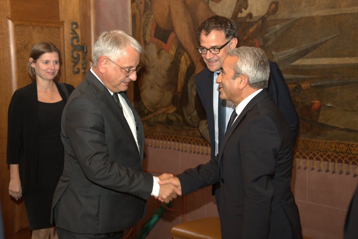 Heute durfte ich gemeinsam mit Regierungsrat Kaspar Sutter den slowenischen Minister für Wirtschaft, Tourismus und Sport, Matjaž Han, im Basler Rathaus begrüssen. Und heute Abend geht die WM-Qualifikation in die nächste Runde: Die Schweiz trifft auf Slowenien im St. Jakobs-Park.