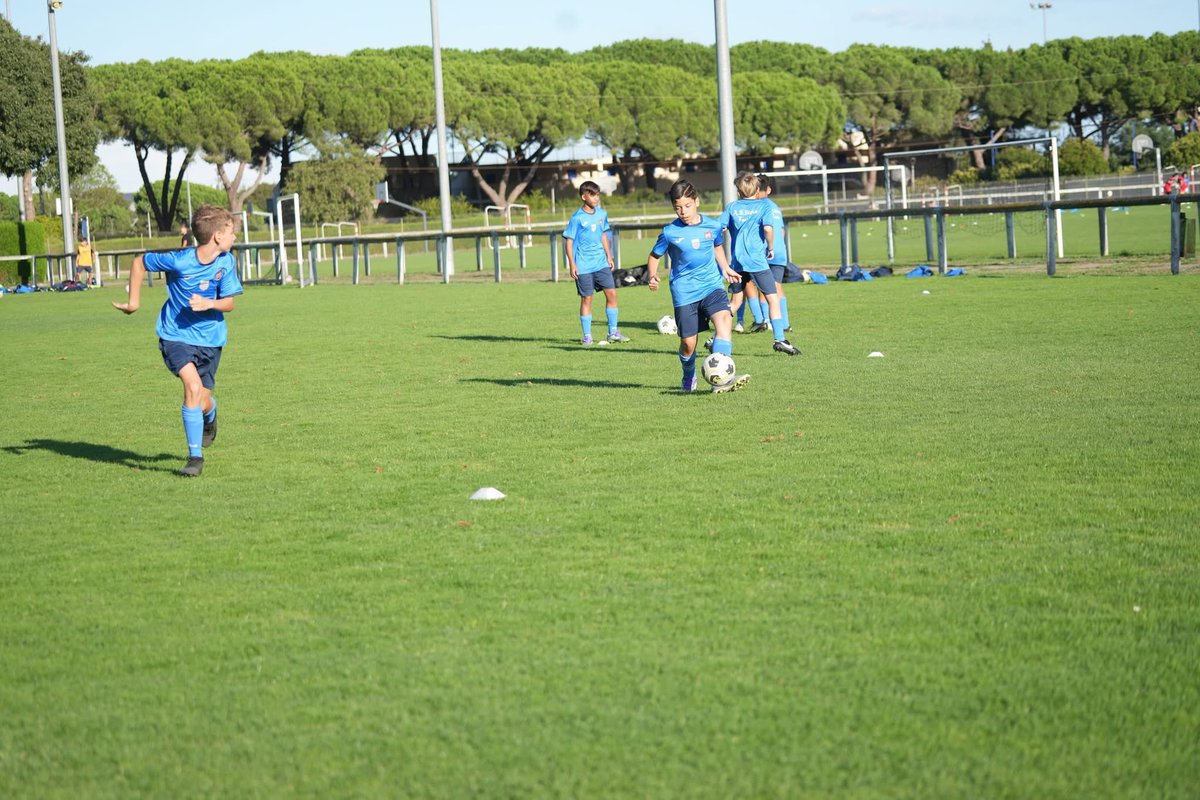 MediaBiterrois's tweet photo. ⚽ AS Béziers Football ⚽

C’est reparti pour une nouvelle saison pleine d’ambition !

Nos équipes biterroises ont retrouvé le chemin de l’entraînement, avec le sourire, de l’énergie et une motivation sans limite 💪🔥

📷 @mrt_tristan  / @visual_by_nzo 

#Beziers #Football https://t.co/tBQu66vWqF