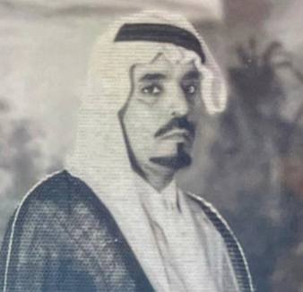 القلب رفرف وانغرف غرف بكفوف
والروح  فوح  الجوح  يلفح  فحمها

مرهون راهق عارق حرق منحوف
وله  ،  ذهيل  هايم  في  عزمها

جسر  الغرام برامعي زل بزلوف
نزغ  الزغارغ  زلزله  عن  قدمها

ماني بكف العدل عنّي بمعروف
لا تبحثه ,,  بالله  يقبس  لغمها

خشفٍ عفر فارع ظفر عشر مكشوف
تل  القلوب