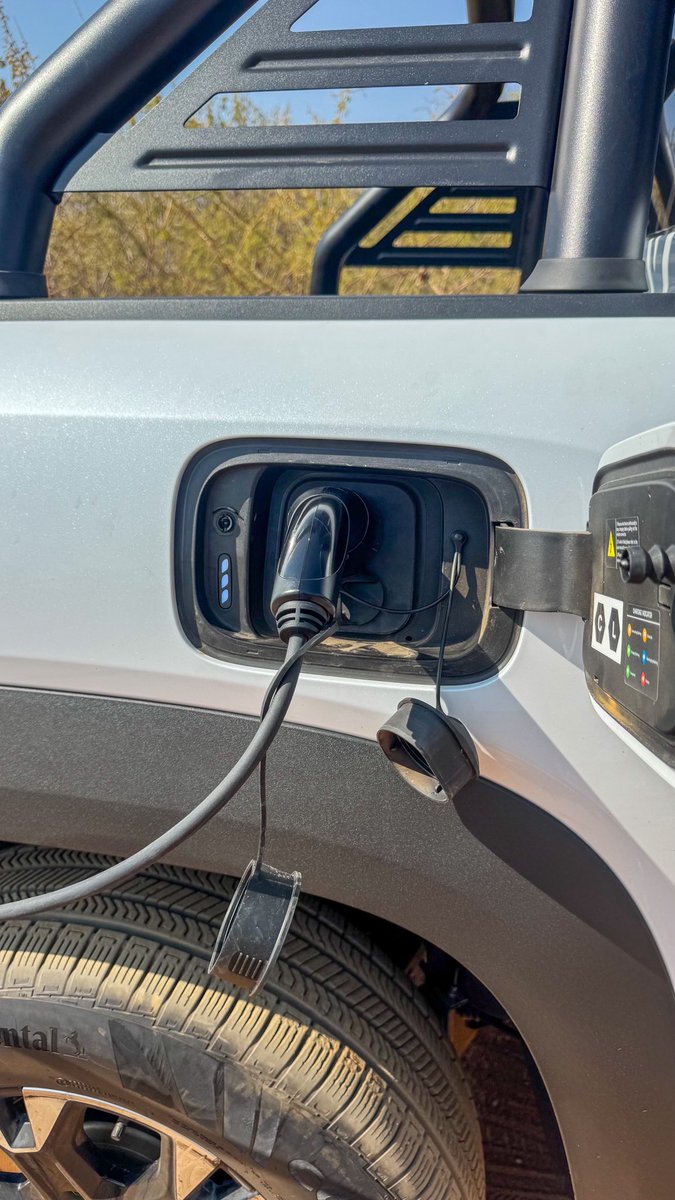 IamKumbi's tweet image. Did you know the BYD Shark has a feature called Vehicle-to-Load (V2L)?

It basically lets the car act like a massive power bank. You can plug in appliances and gadgets directly into the vehicle. I tested it with my small coffee maker while in a remote area, and it worked just…