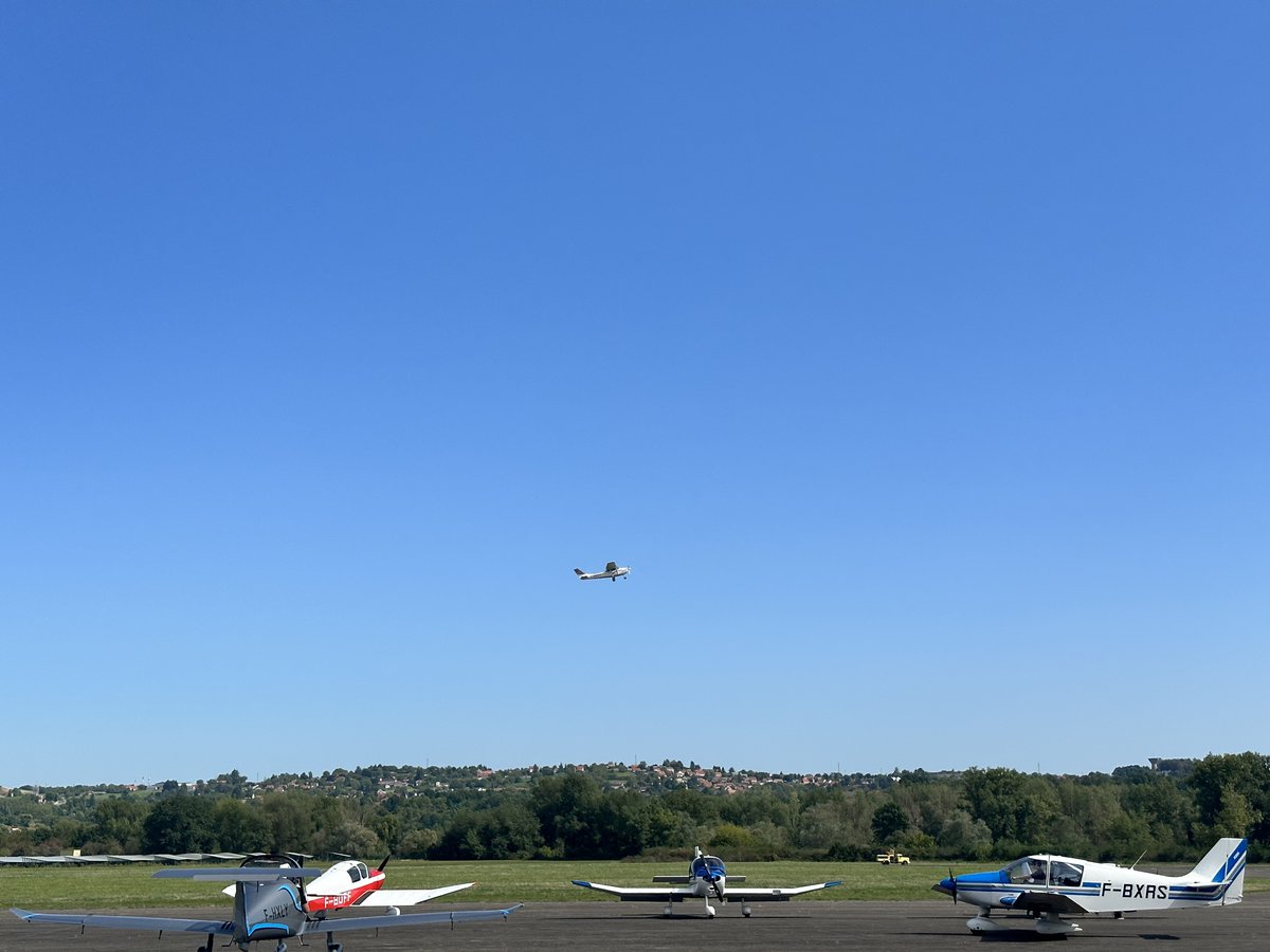 [#Aeronautisme] Le Championnat de France de Navigation Aérienne à Vichy s'est achevé ! Bravo aux 20+ équipages qui ont fait preuve de précision! 🏆✈