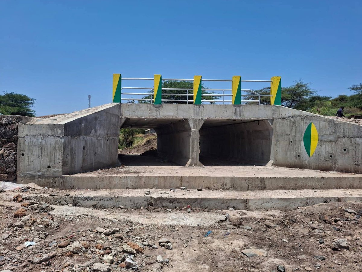 GDU011's tweet photo. Kamukuri bridge is a testament of @GovGuyo's commitment to transform lives of county residents. Gone are the days of floods impeding residents of Bula Pesa from accessing social amenities and markets.
#FocusonWork https://t.co/IsIClgDWVm