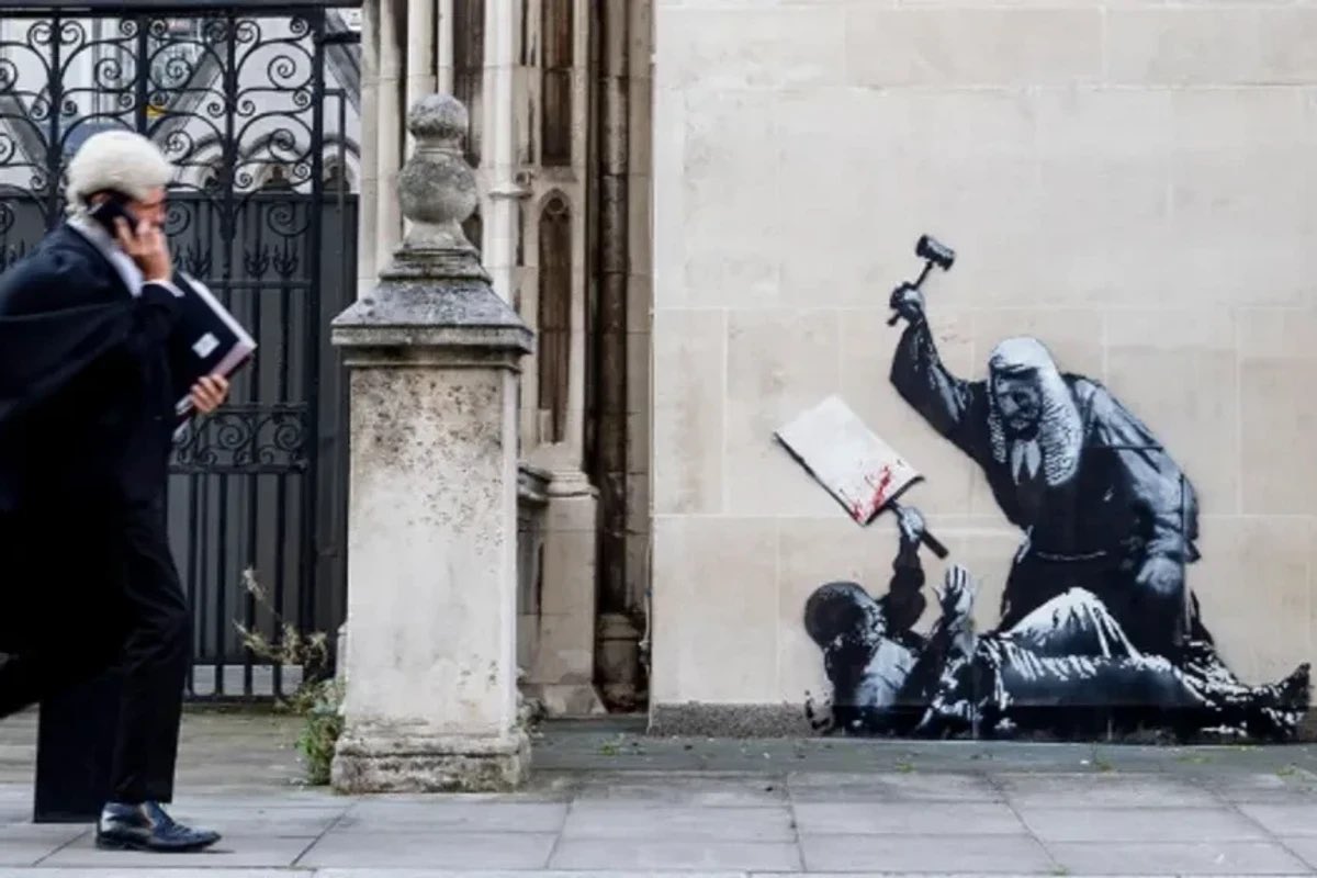 Banksy Mural at High Court (Judge Beating Protester)
"When the law is used as a tool to crush civil liberties, it does not extinguish dissent—it strengthens it" 
⁦<a href="/DefendourJuries/">Defend Our Juries</a>⁩