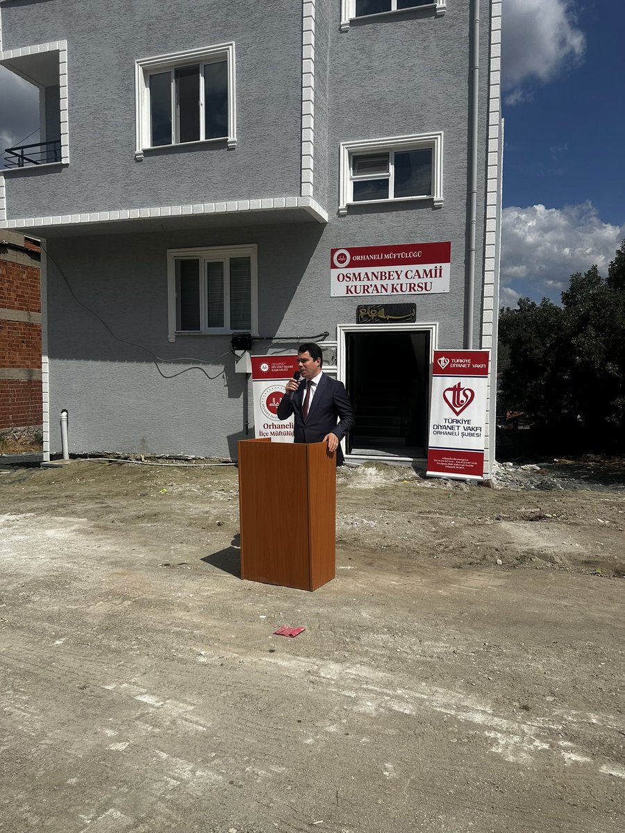 Kaymakamımız Sayın Muhammed Furkan Tuna, İl Müftüsü Yavuz Selim Karabayır, DIB Başkanlık Müşaviri Doç. Dr. Fatih Kurt, Belediye Başkanı Ali Osman Tayır ve ilçe protokolü ile birlikte Osmanbey camii 4-6 Yaş ve 7-10 Yaş Kur’an Kursu binasının açılış törenine katıldı.