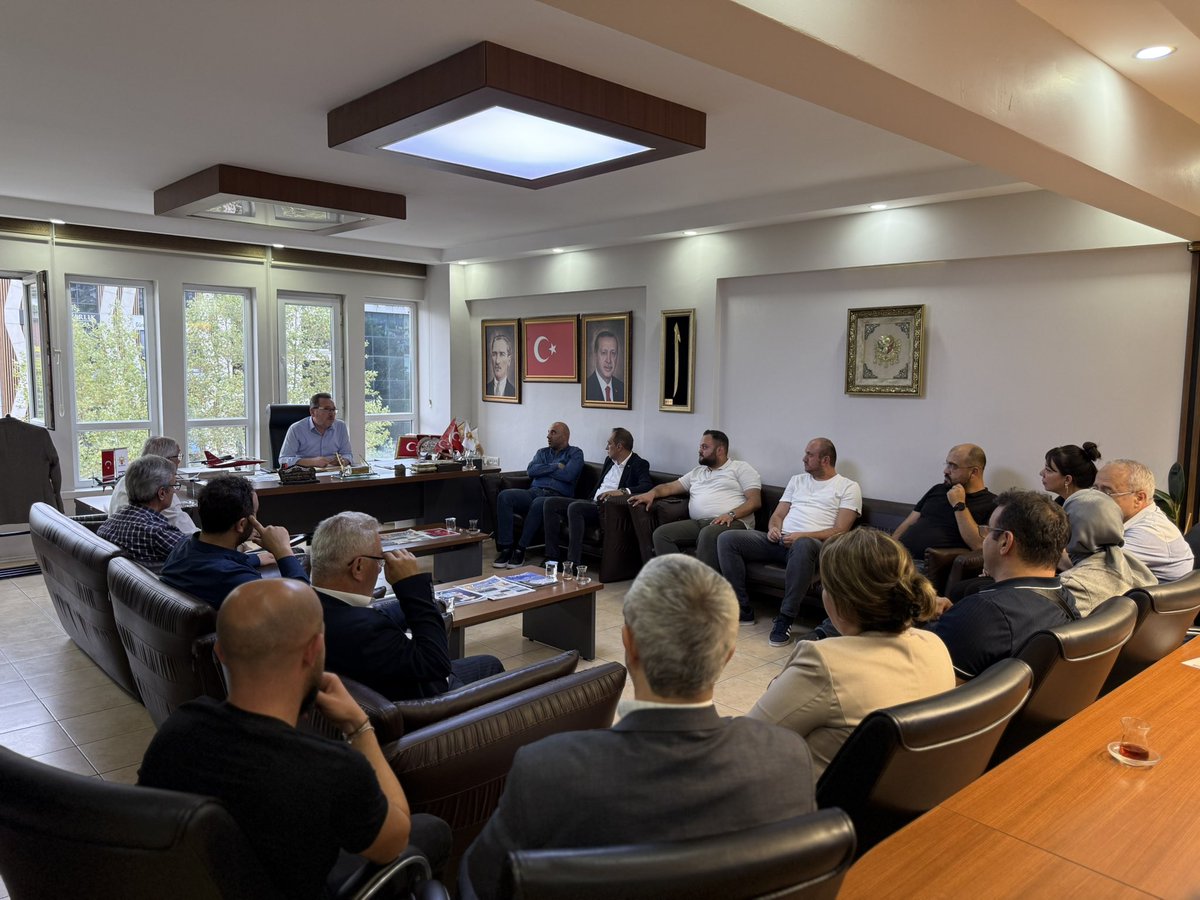 📌Haftalık Yürütme Kurulu Toplantısı 

İl Başkanımız Ahmet Sevgilioğlu’nun riyasetinde gerçekleştirilen Haftalık Yürütme Kurulu Toplantısına İl Gençlik Kolları Başkanımız İbrahim Türkmenoğlu da katılım sağladı. 

Toplantımızda önümüzdeki döneme dair çalışmalar, teşkilat içi