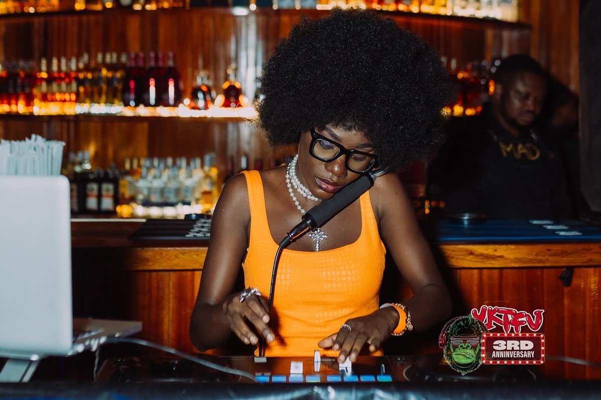 The ladies @gal_demdj and @mzorstin on the decks kept the energy unmatched✨🤌🏾

#YKTFV #youknowthefuckinvibe