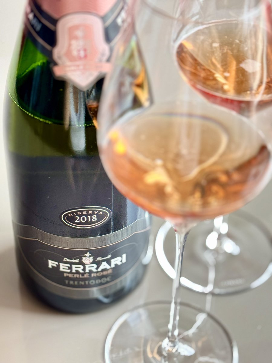LadyCWine's tweet image. ✨ Rosé season goes on… best savoured with good company 💖🥂

Cheers and have a wonderful week, everyone ✨🥂

@FerrariTrento 🍾
#RoséAllDay #EndlessSummerVibes