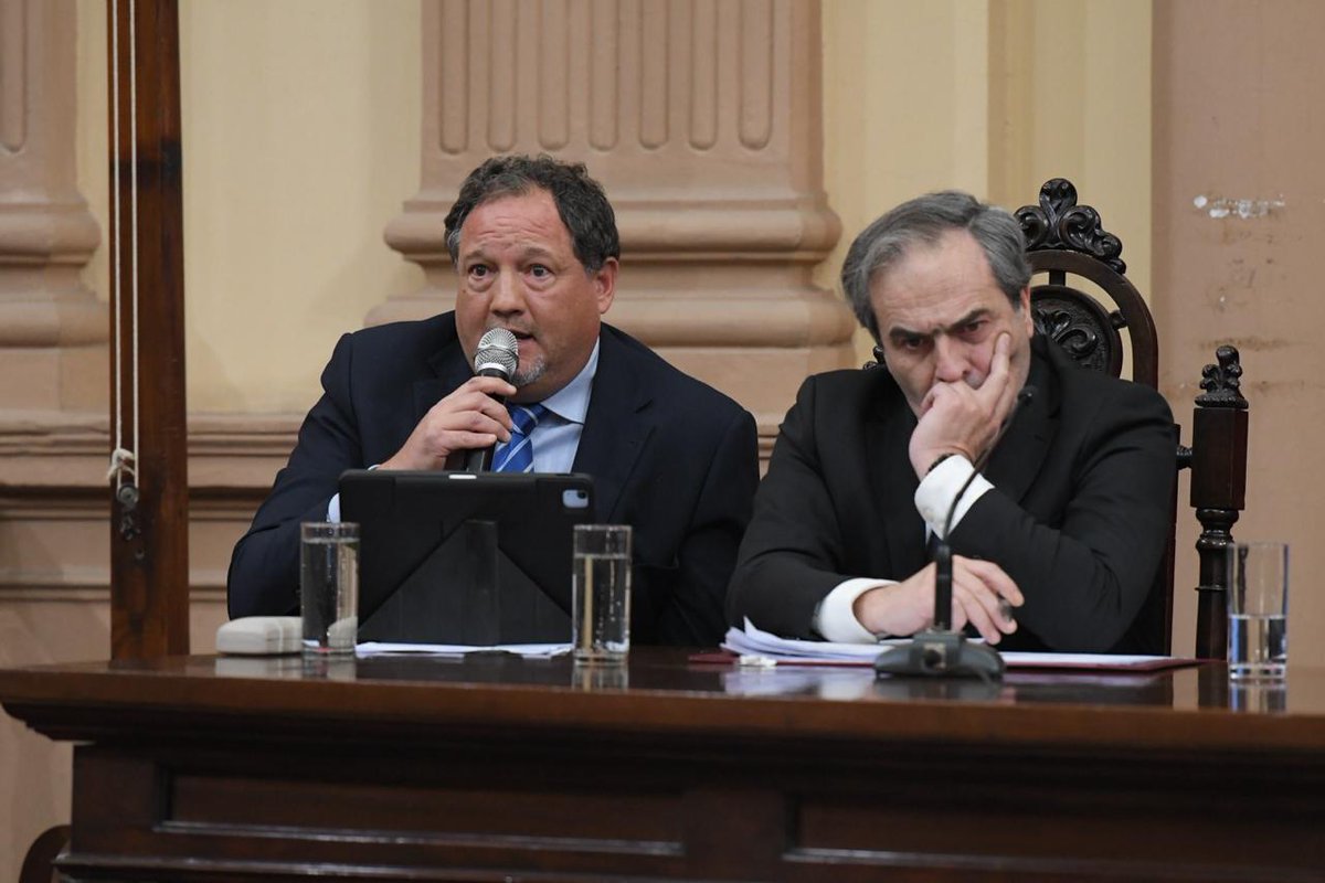 El Defensor General expuso sobre la reforma del Código Procesal Penal en la Legislatura y remarcó la necesidad de fortalecer la defensa pública

Leé la nota completa: mpdsalta.gov.ar/noticias/el-de…