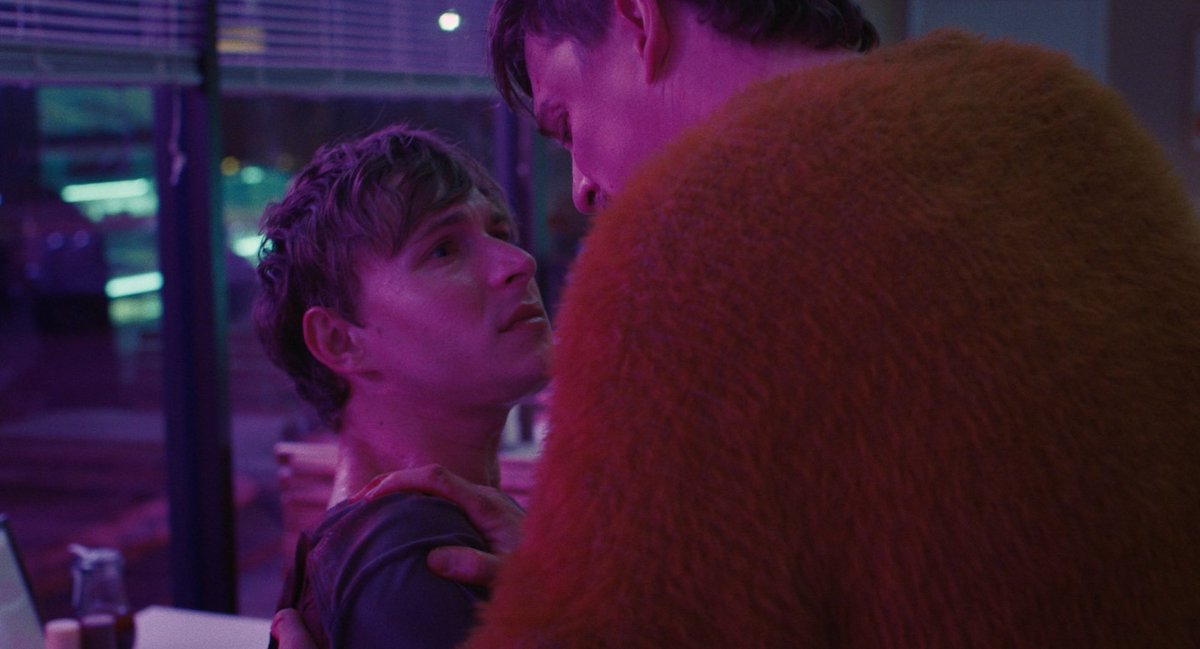 AnActualS_Hole's tweet image. 