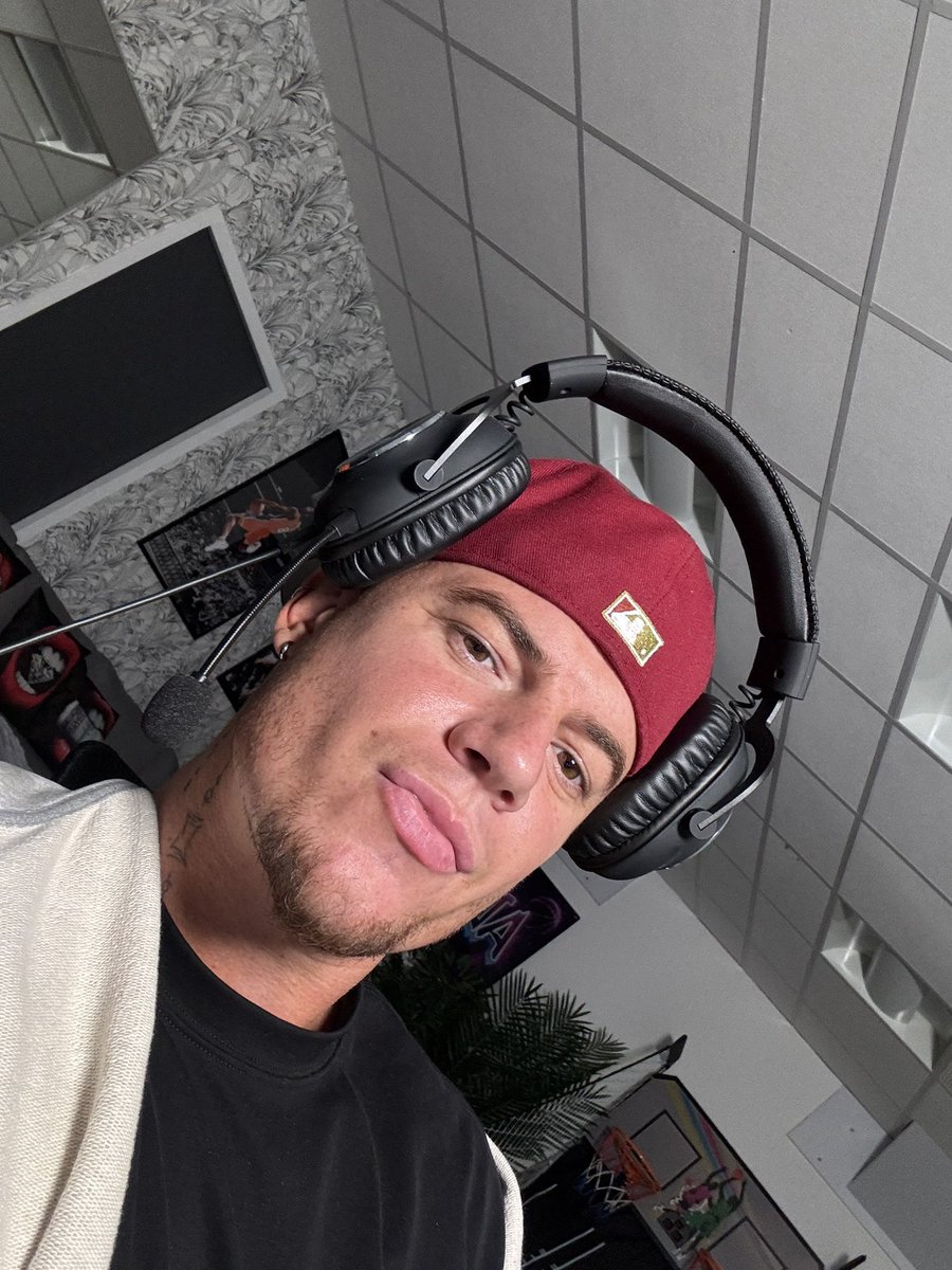 Je suis en live Twitch mes pupuces d’amour !! Venez tous 😍 on va bien rigoler 😋 

twitch.tv/adpupuceshow