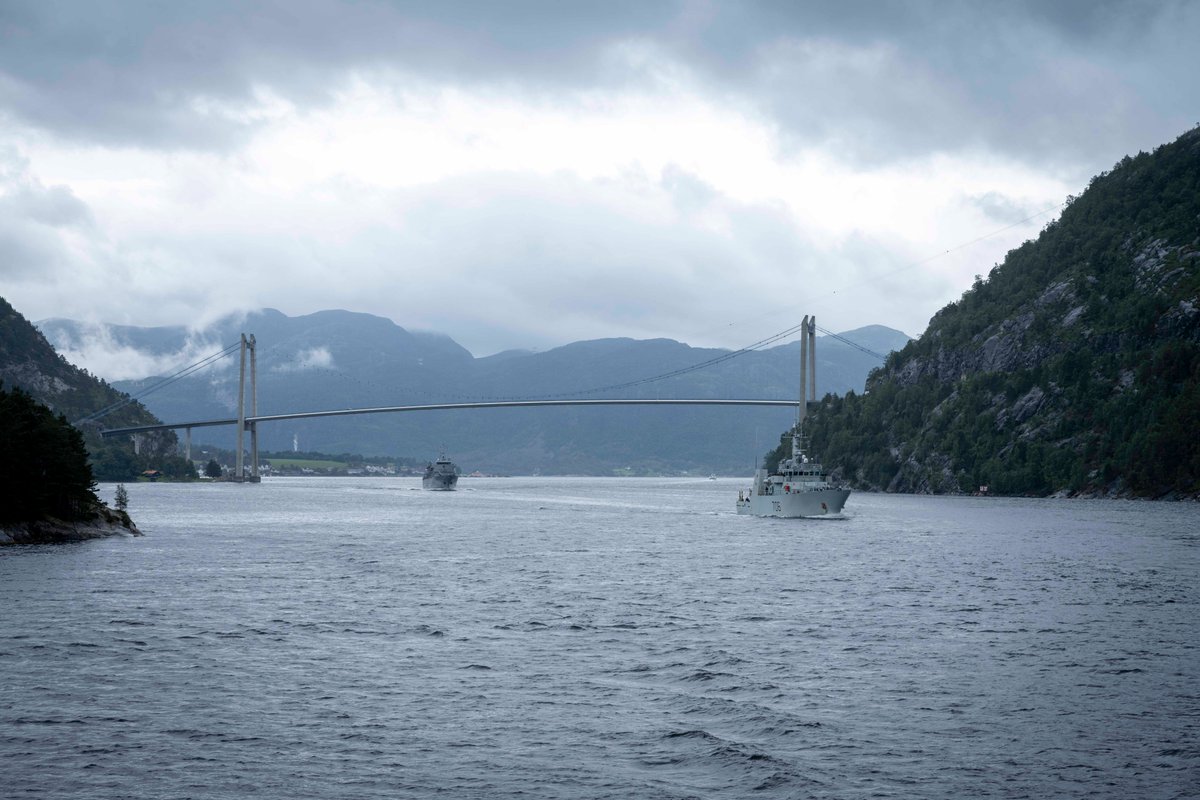 His Majesty’s Canadian Ships EDMONTON and YELLOWKNIFE, alongside Latvian Navy Ship VIRSAITIS, proudly contributing to Standing NATO Mine Countermeasures Group 1.

#CAFOperations #NATO
