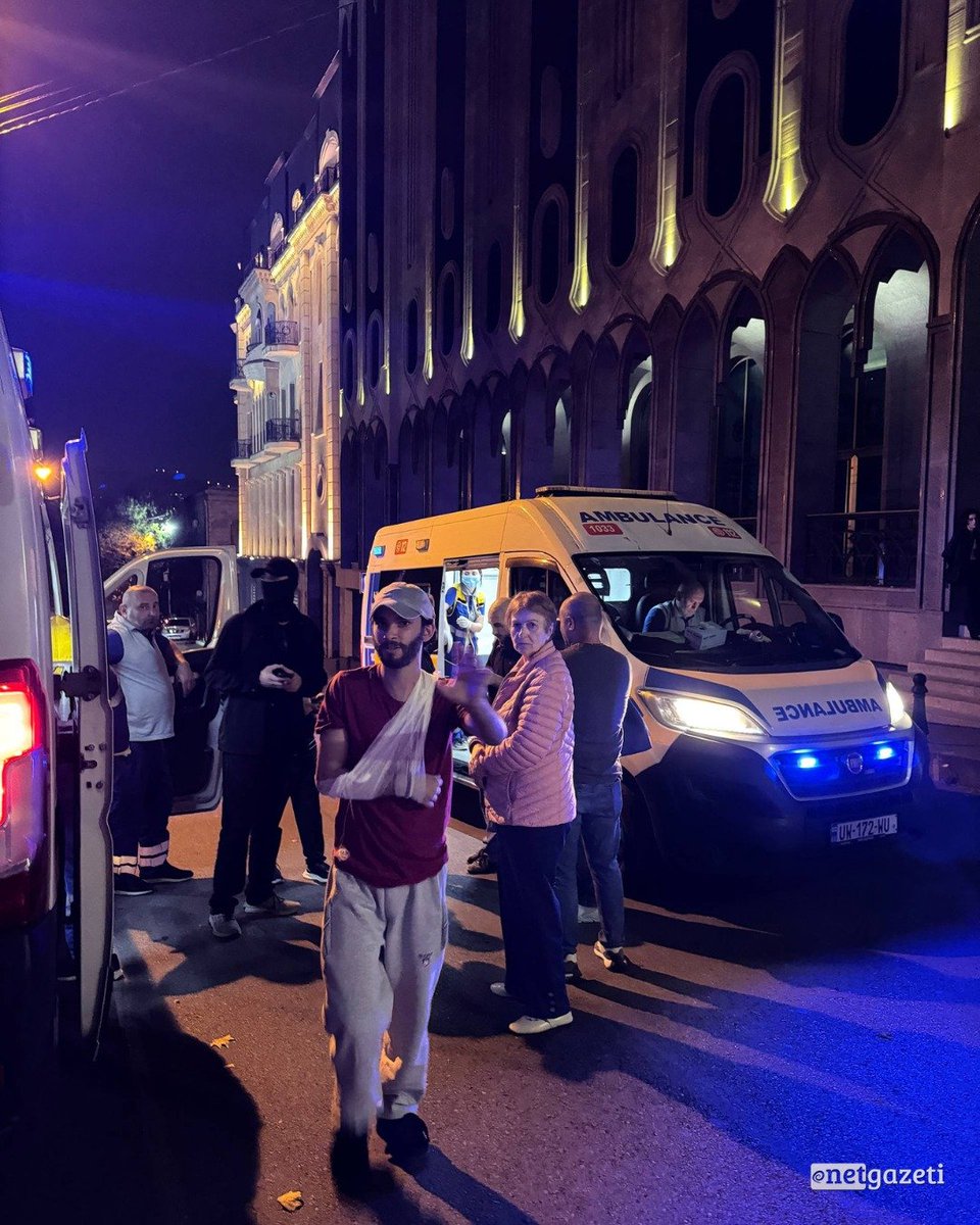 netgazeti's tweet image. 🟥Those injured during the confrontation near Kaladze’s campaign headquarters on Melikishvili Ave were attended to by emergency services in ambulances that arrived at Kashveti. Several of the injured had to be taken to a hospital.

#GeorgiaProtests 
#Georgia 
#RepressionInGeorgia