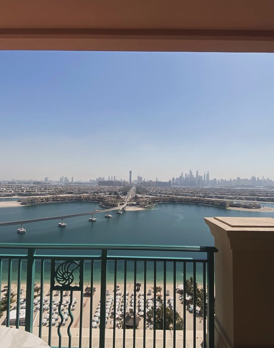 NickKeep_NKA's tweet image. Only 45° in Dubai today, After a full day facilitating at the conference, nothing better than a cool shower + power snooze before a 9pm dinner call.
And they say my jobs easy!
#DubaiLife #ConferenceMode #MondayVibes #ConferenceHost